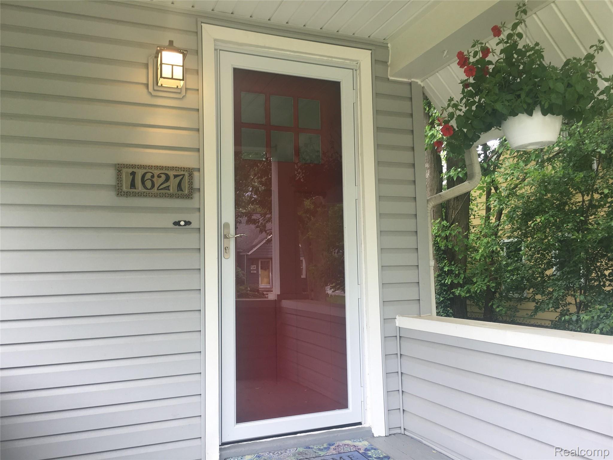 1627 Princeton Road Berkley, MI 48072 - Photo 3 of 13 Front Porch