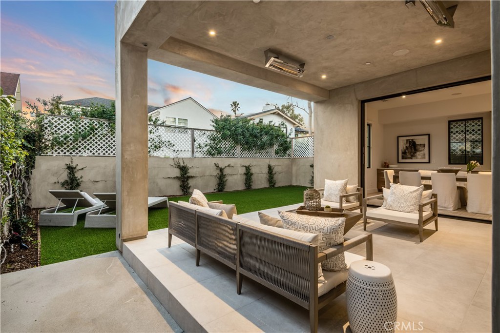 644 29th Street Manhattan Beach, CA 90266 - Photo 13 of 41 a outdoor living space with furniture