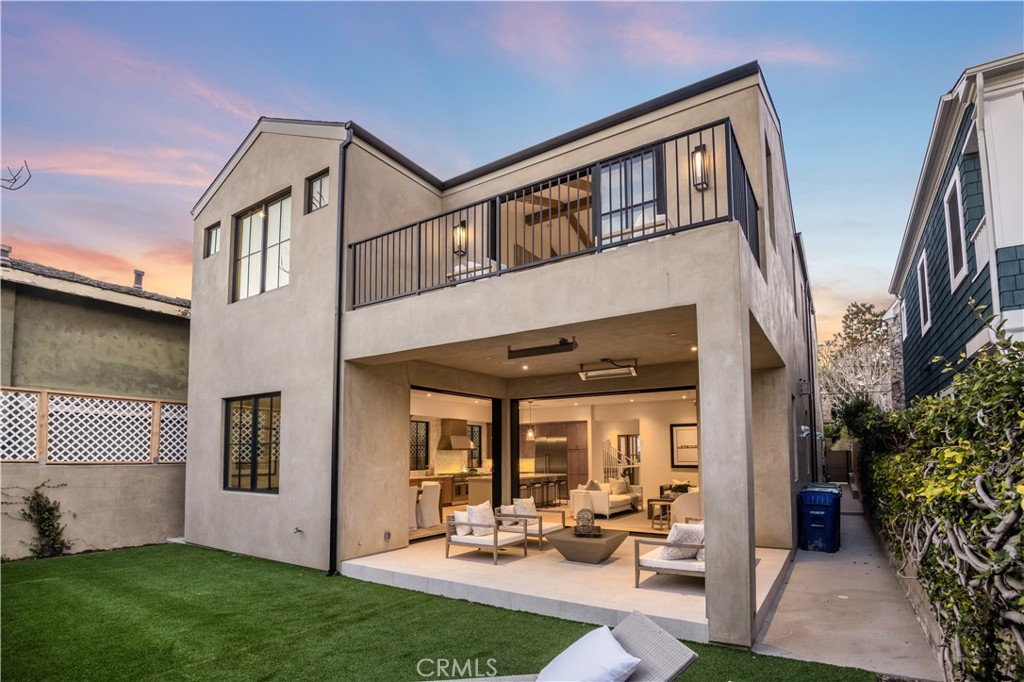 644 29th Street Manhattan Beach, CA 90266 - Photo 14 of 41 a view of a house with sitting area and garden