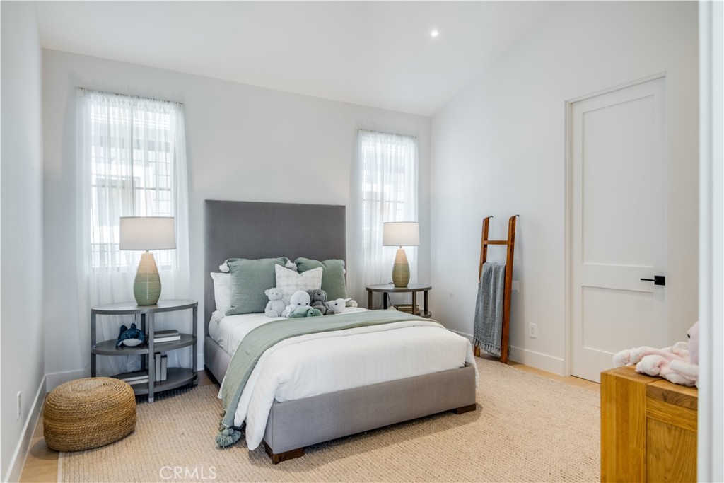 644 29th Street Manhattan Beach, CA 90266 - Photo 28 of 41 a bedroom with a bed and lamp
