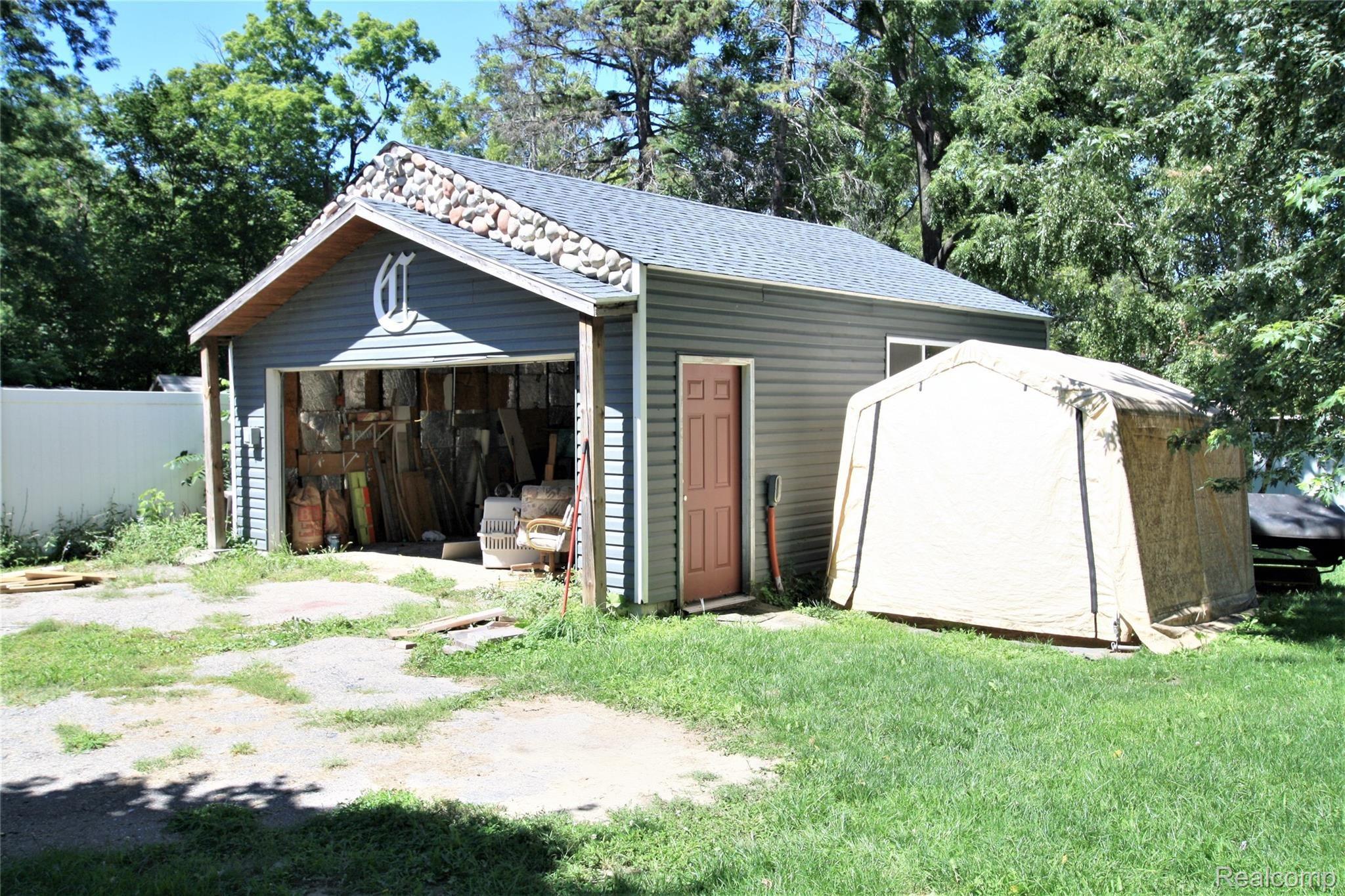 809 East Mt Morris Road Mount Morris, MI 48458 - Photo 6 of 20 IMG_2030.JPG
