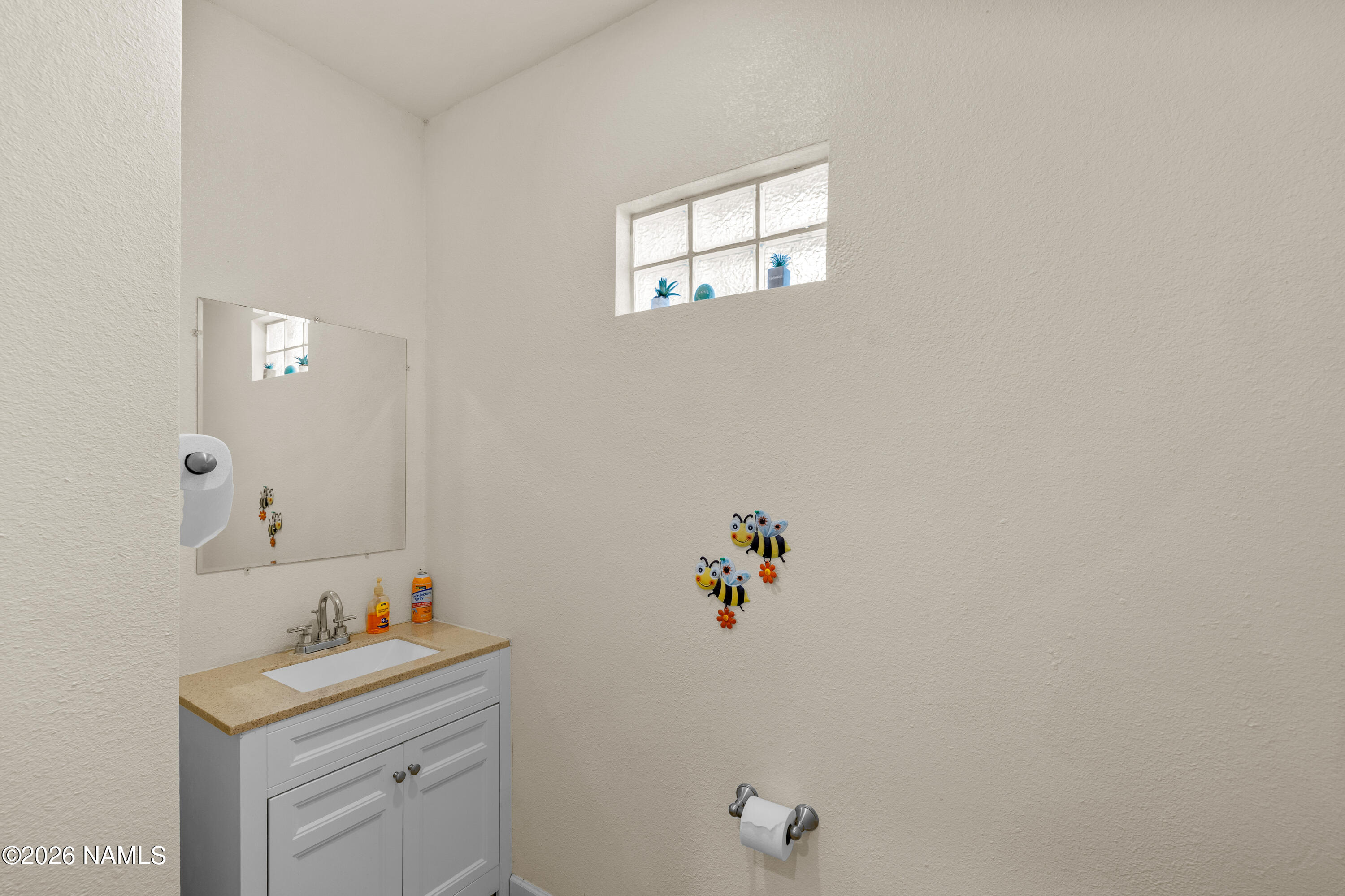 8187 Cassity Trail Williams, AZ 86046 - Photo 13 of 50 a bathroom with a tub sink and mirror