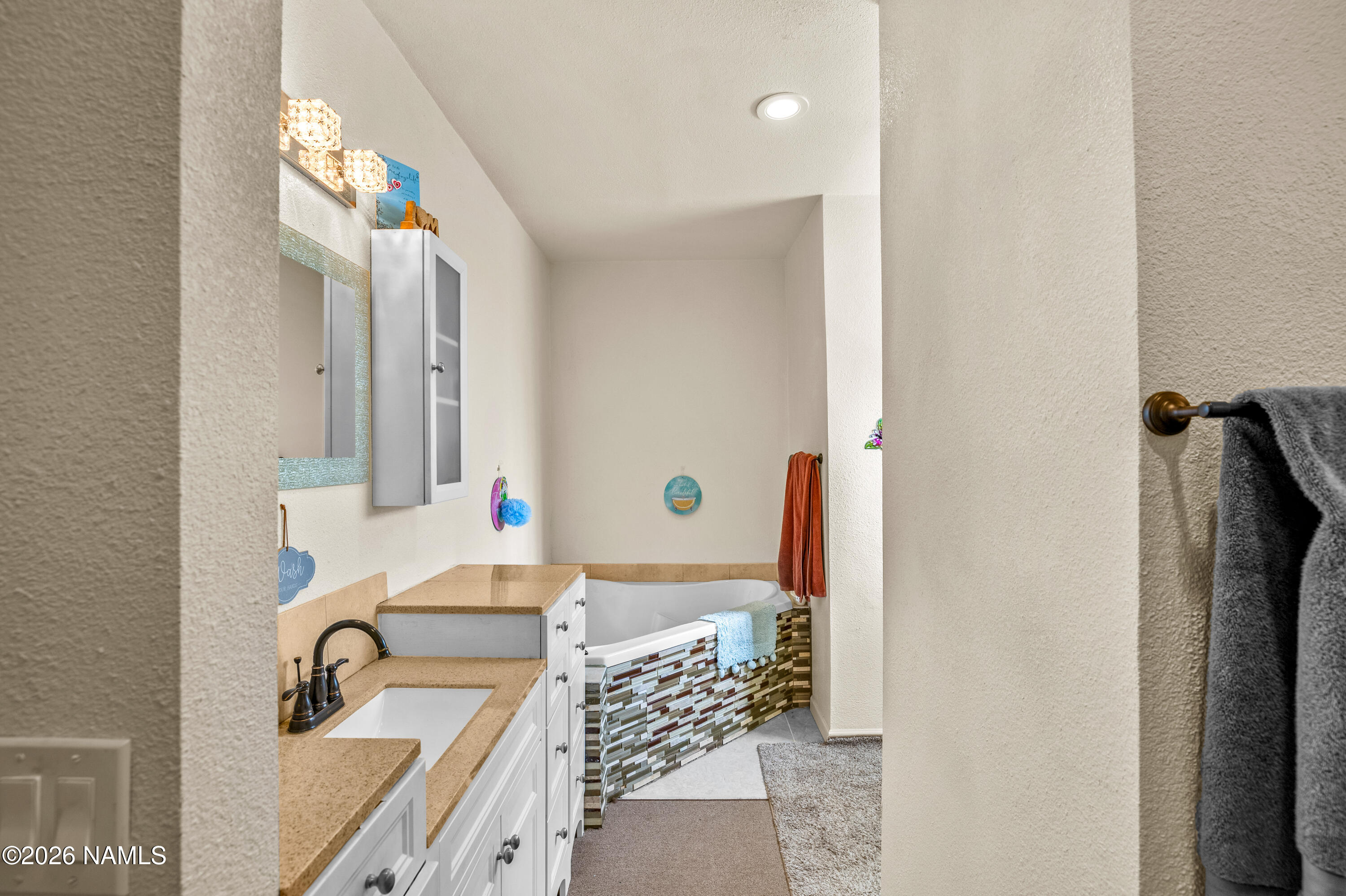 8187 Cassity Trail Williams, AZ 86046 - Photo 20 of 50 a bathroom with a bathtub sink and mirror