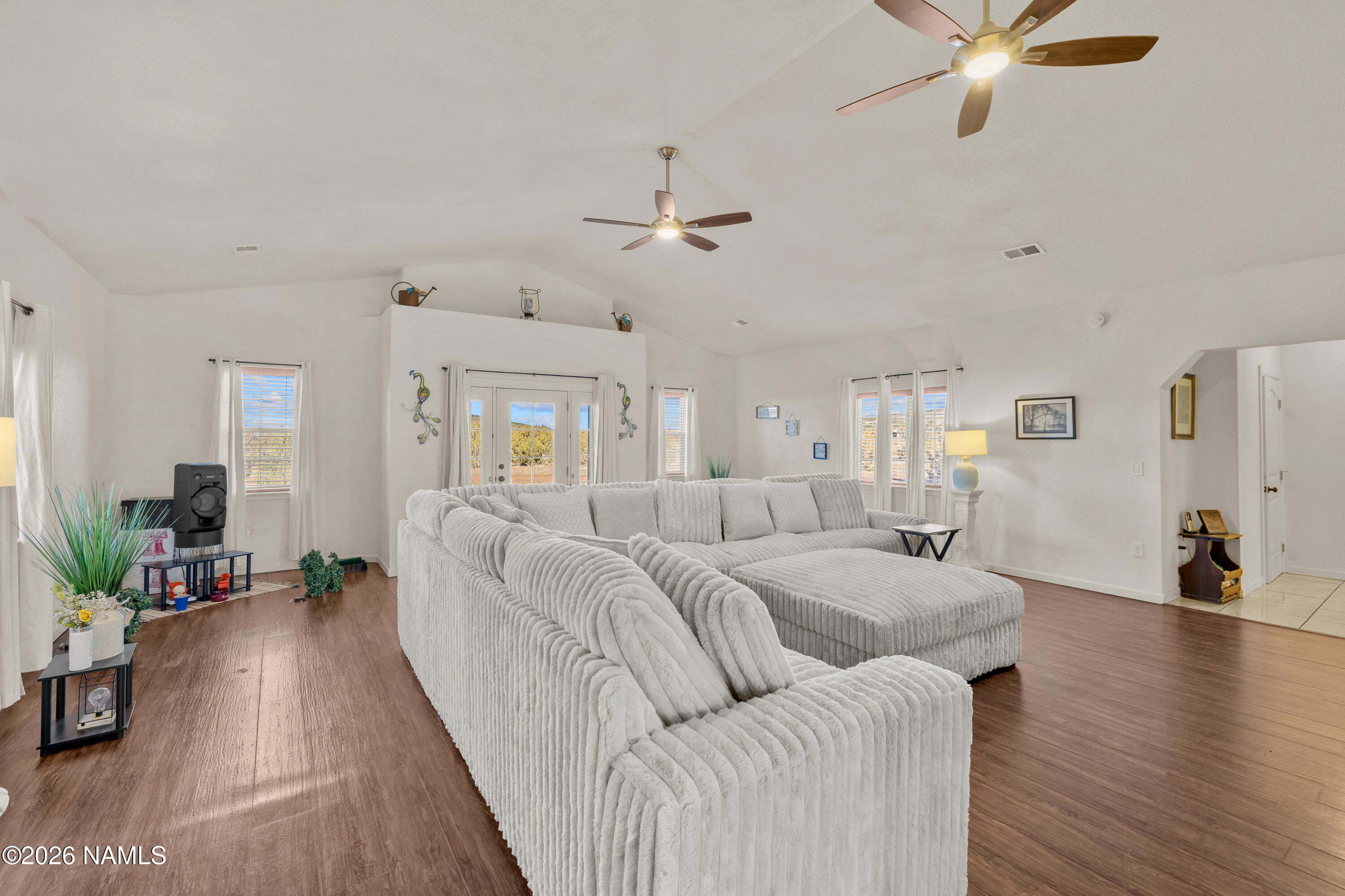 8187 Cassity Trail Williams, AZ 86046 - Photo 4 of 49 Expansive Great Room