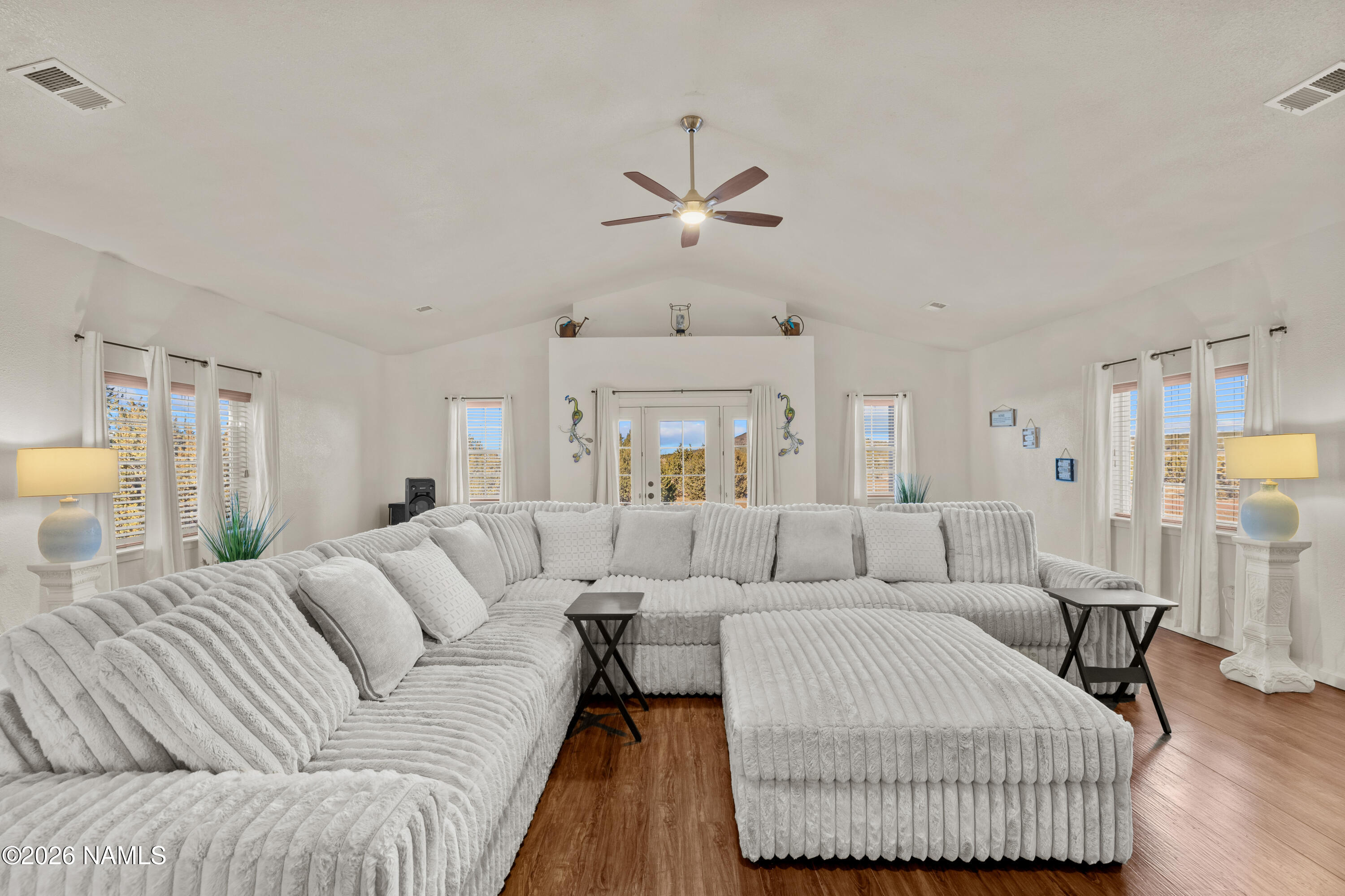 8187 Cassity Trail Williams, AZ 86046 - Photo 5 of 49 Expansive Great Room