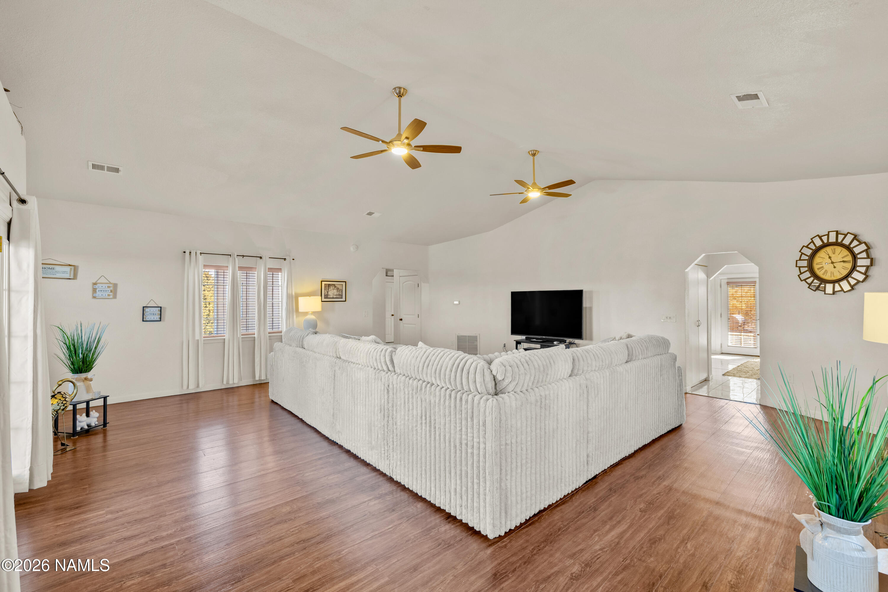 8187 Cassity Trail Williams, AZ 86046 - Photo 6 of 49 Expansive Great Room