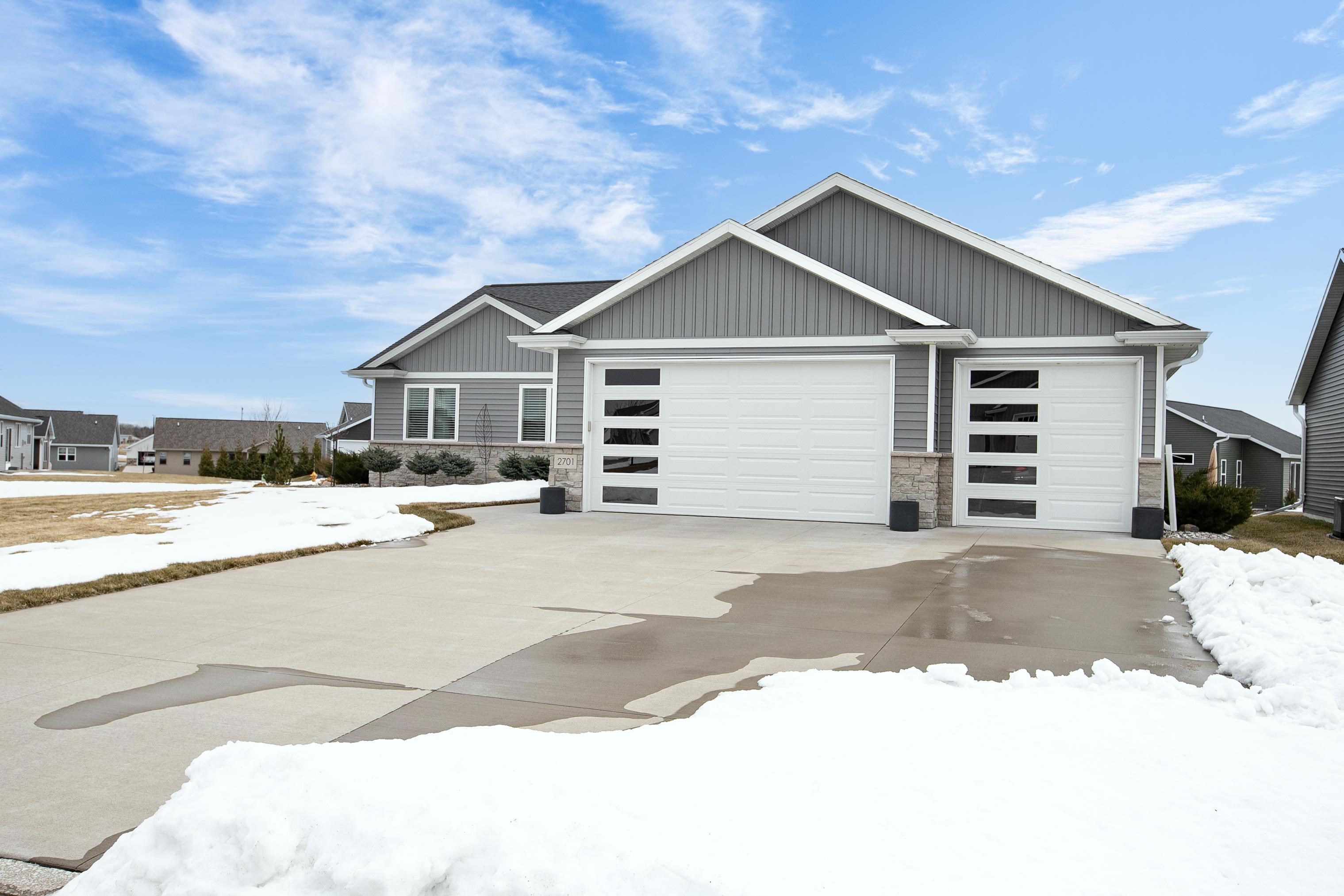 2701 West Fallen Oak Drive Appleton, WI 54913 - Photo 2 of 27