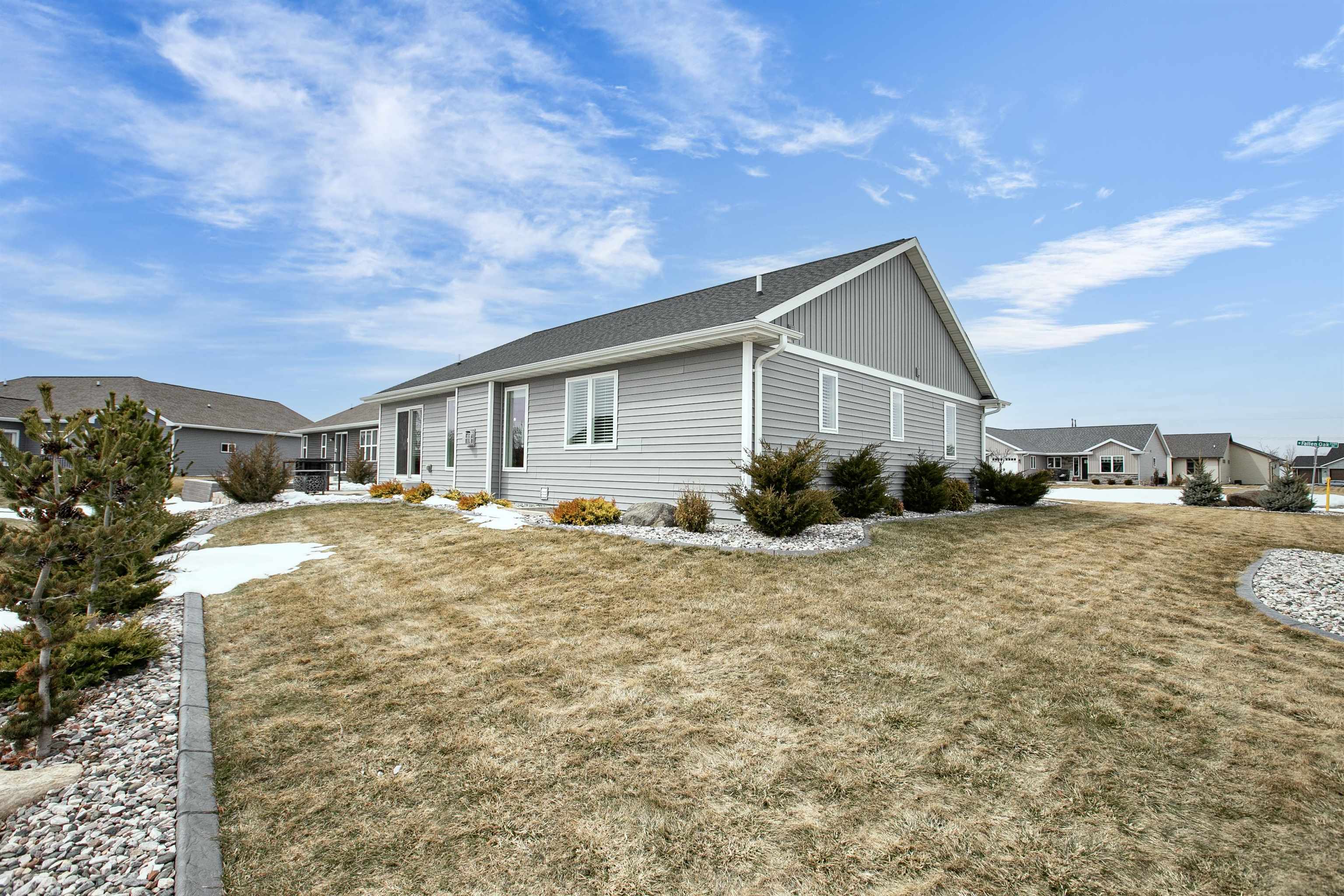 2701 West Fallen Oak Drive Appleton, WI 54913 - Photo 3 of 27