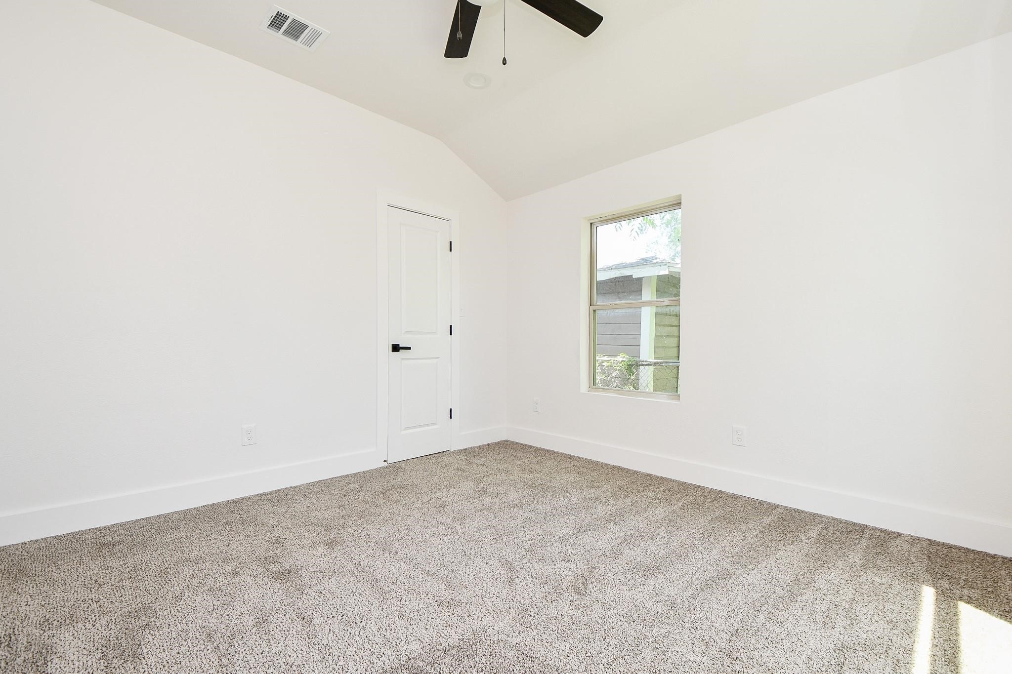 5030 Rapido Road Houston, TX 77033 - Photo 6 of 13