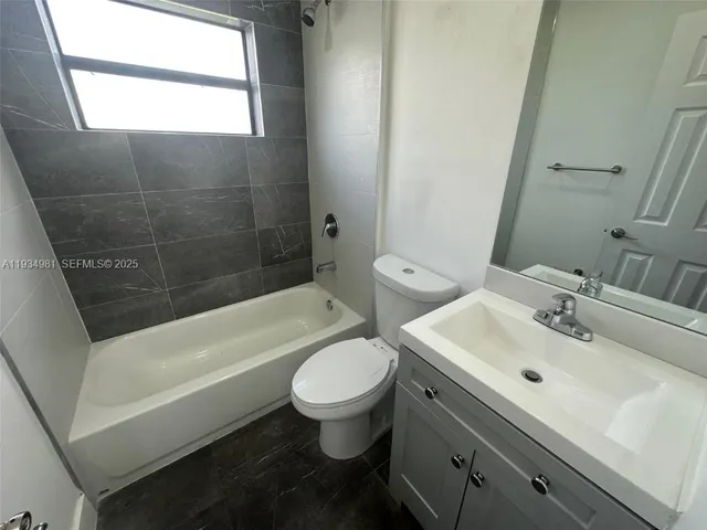 $3,100 | Lake Forest, West Park, FL 33023