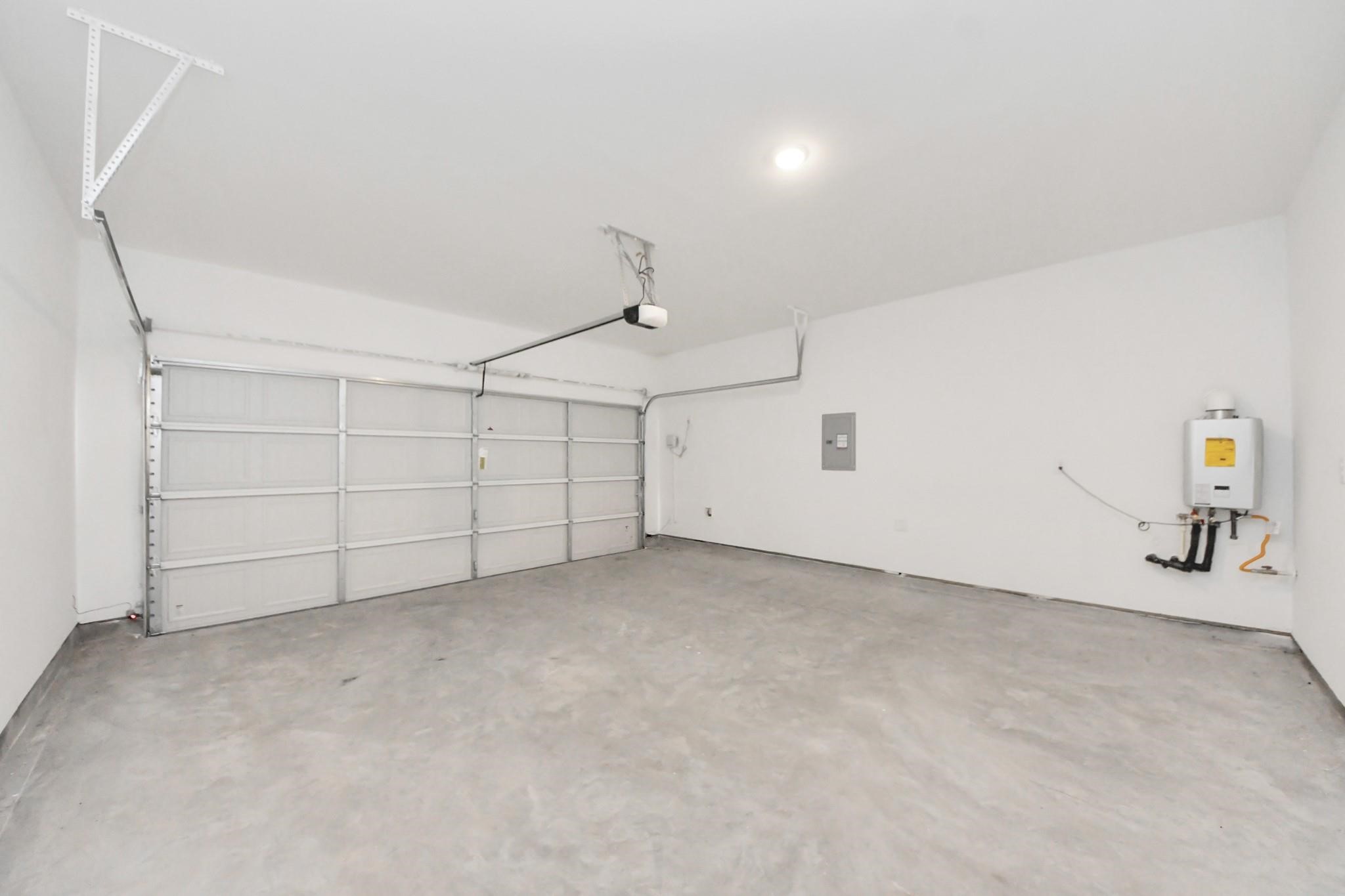10650 Ellerston Road Cleveland, TX 77327 - Photo 20 of 25 Spacious 2 car garage