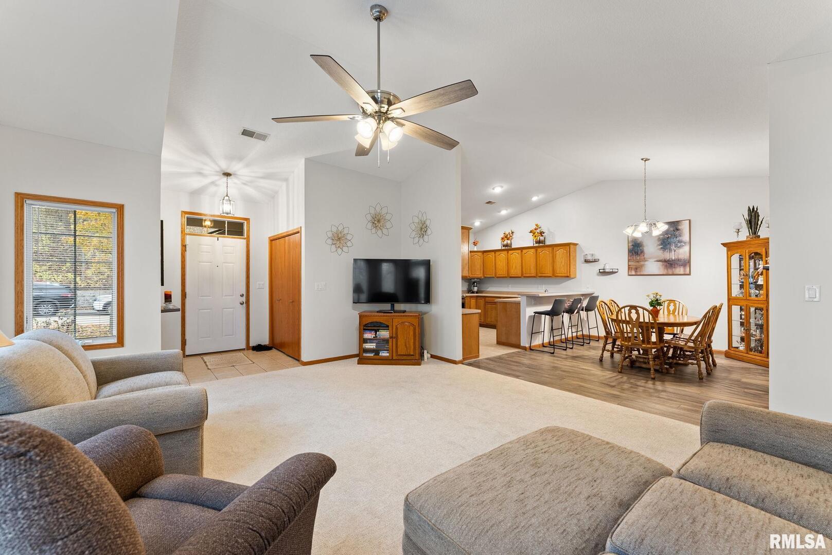 16 Cherry Hill, Unit 16 Hampton, IL 61256 - Photo 5 of 20