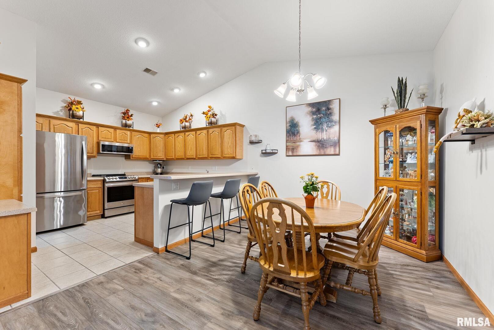 16 Cherry Hill, Unit 16 Hampton, IL 61256 - Photo 6 of 20
