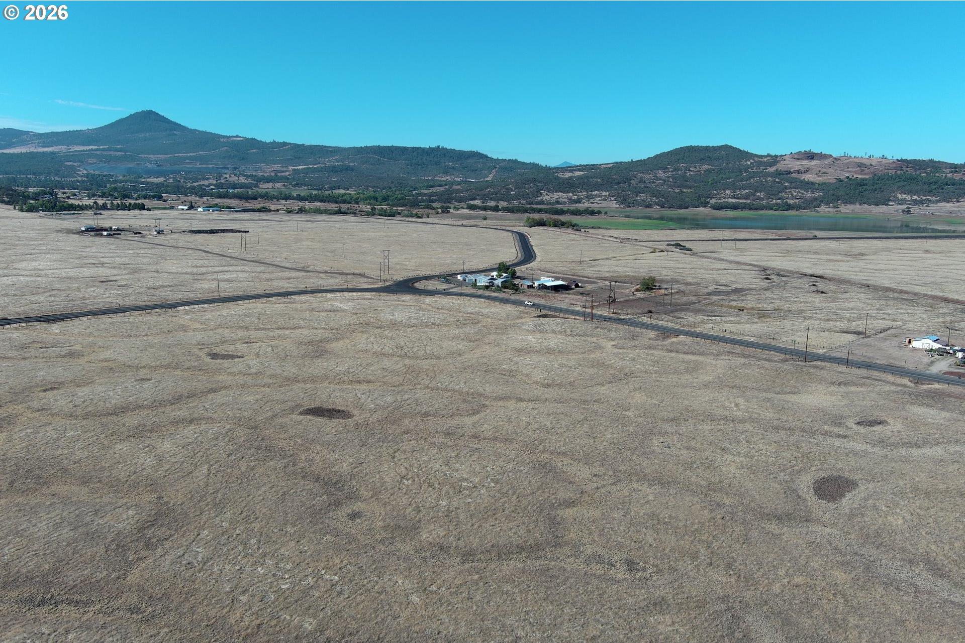 1631 East Antelope Road Eagle Point, OR 97524 - Photo 11 of 14 Gallery Image 11
