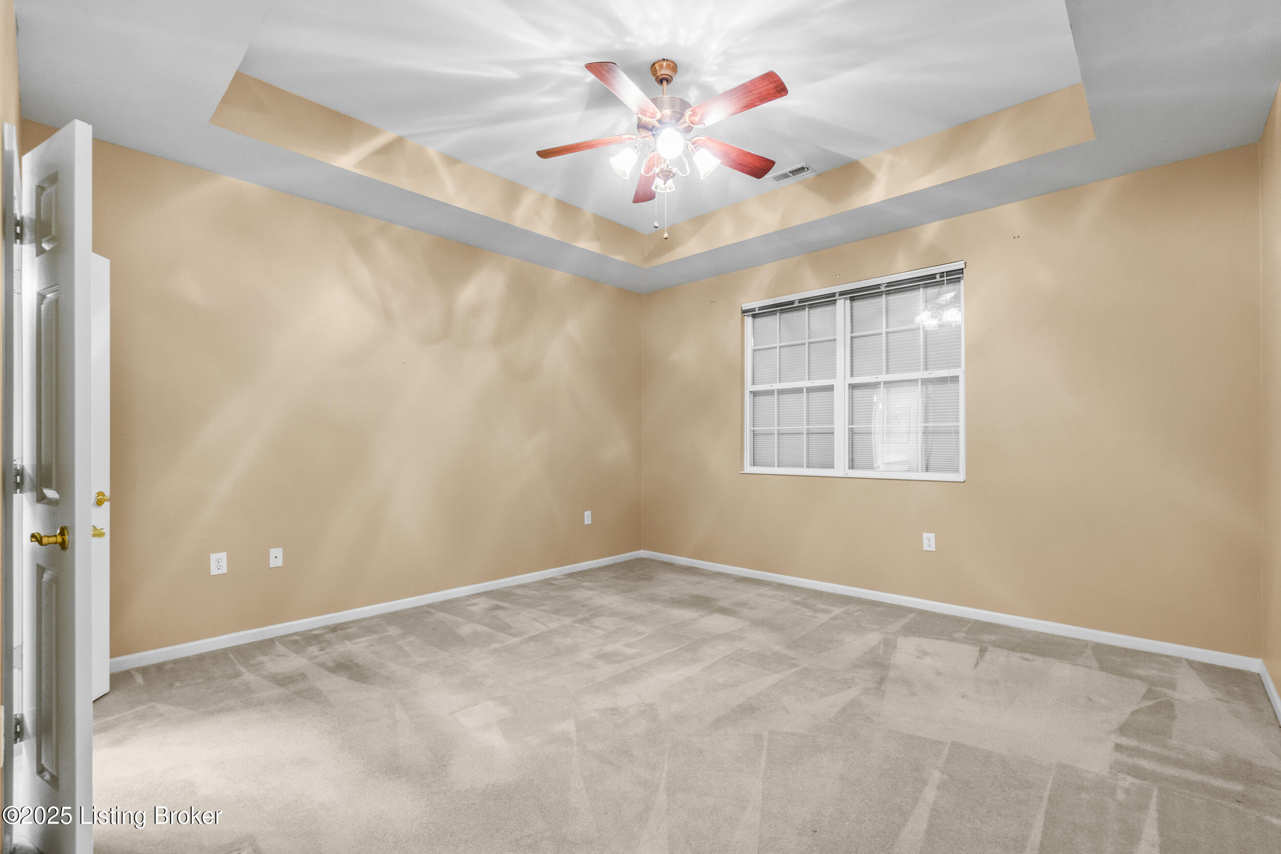 1100 Swan Pointe Boulevard Louisville, KY 40243 - Photo 11 of 46 photo dec 05 2025, 10 18 13 am
