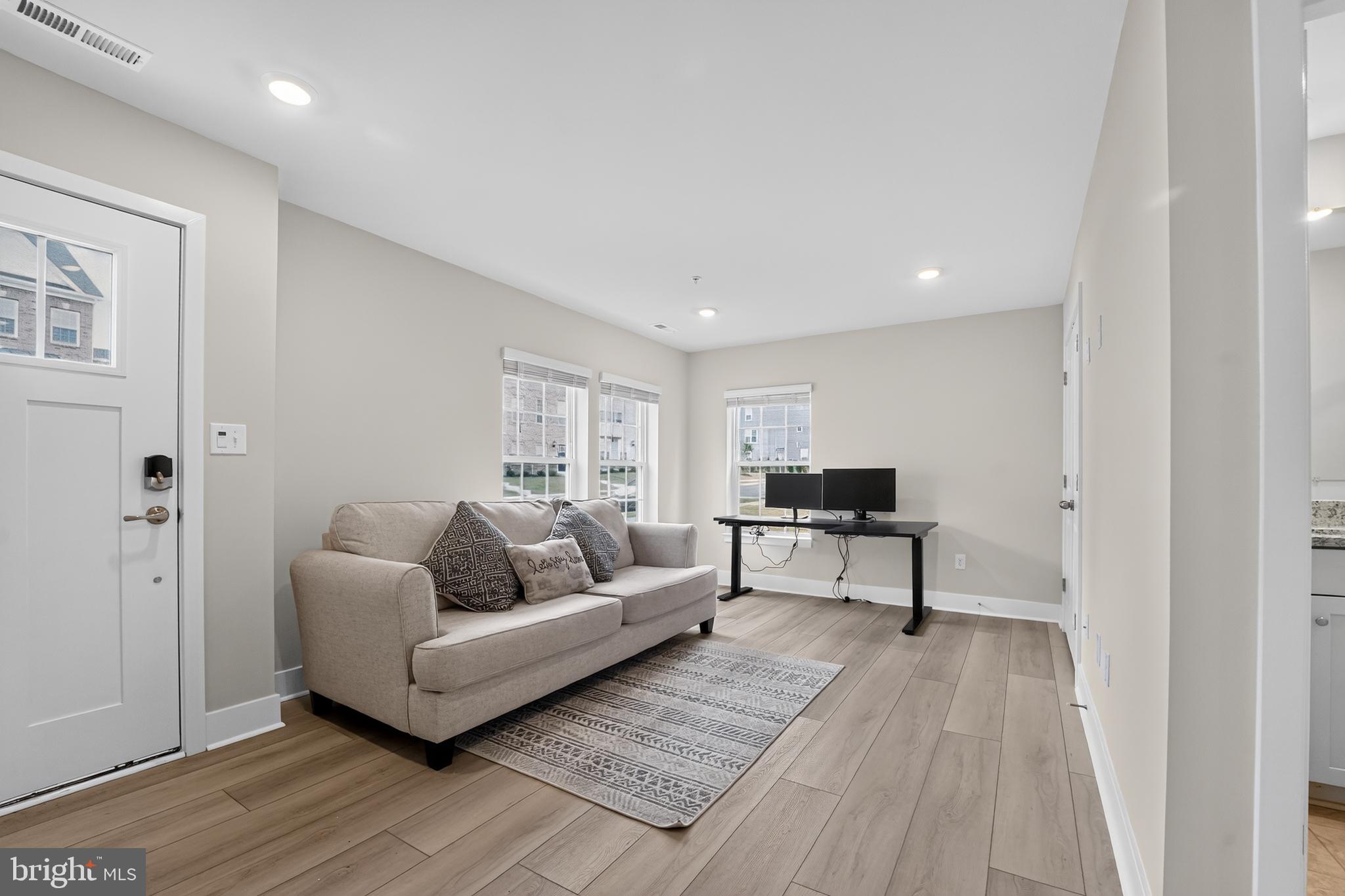 1808 Parham Way Baltimore, MD 21244 - Photo 2 of 31 Bright and inviting living space.