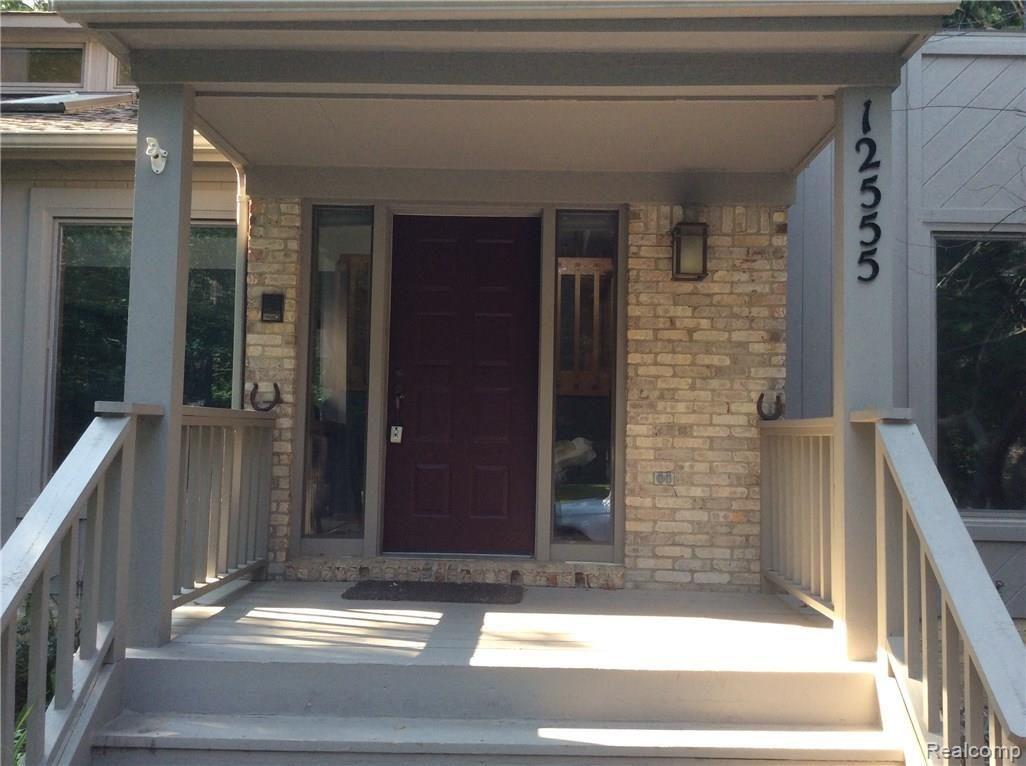 12555 Larkins Road Brighton, MI 48114 - Photo 2 of 35 image.jpg