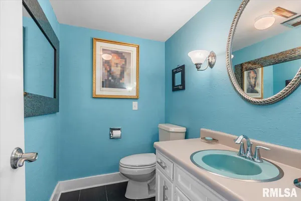 $539,700 | 9 Pine Tree Drive, Springfield, IL 62704