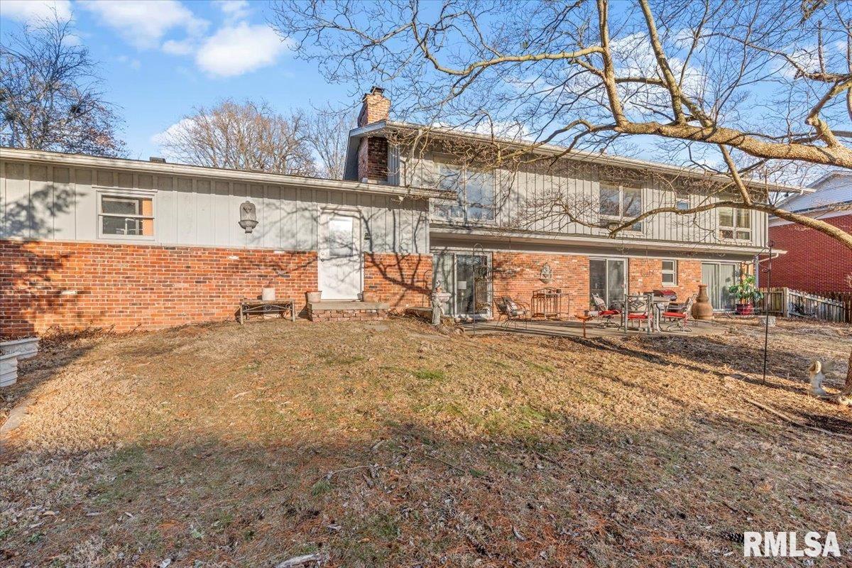 9 Pine Tree Drive Springfield, IL 62704 - Photo 2 of 48