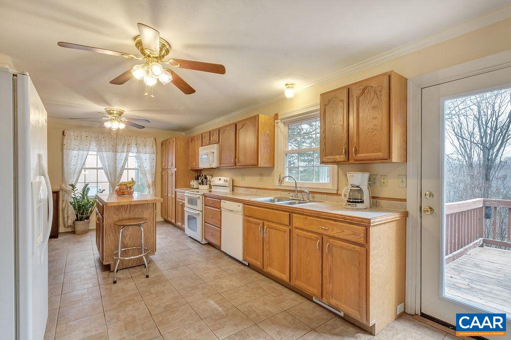2406 Wakefield Road Charlottesville, VA 22901 - Photo 11 of 31