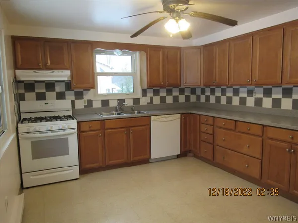 $1,500 | 837 Beach Road, Evans, NY 14006