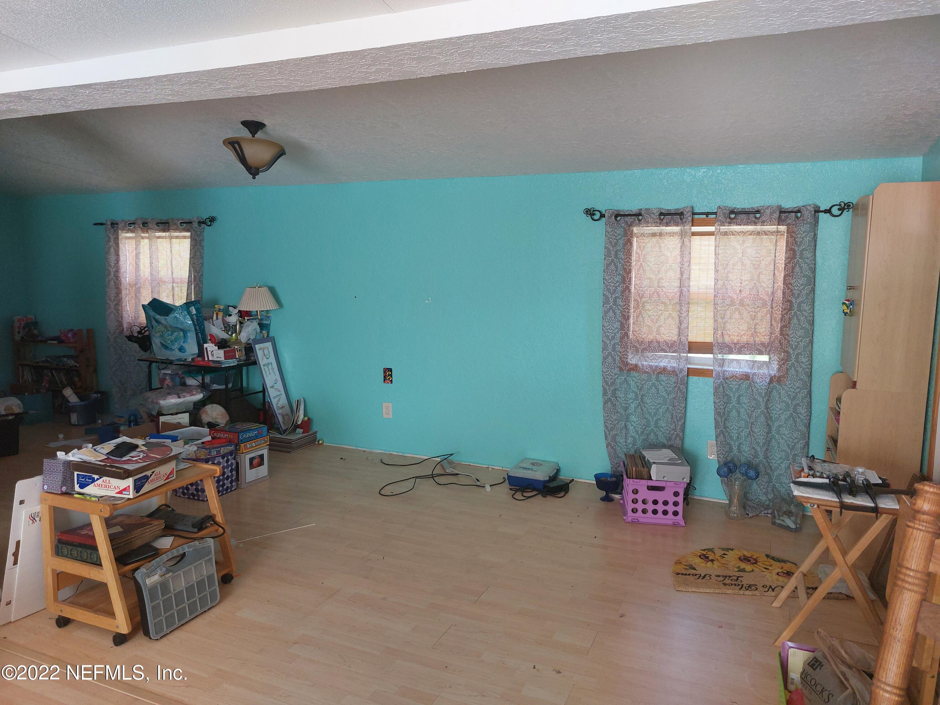 7272 Davidson Street Keystone Heights, FL 32656 - Photo 4 of 16 a room with furniture a air conditioner vent and a window