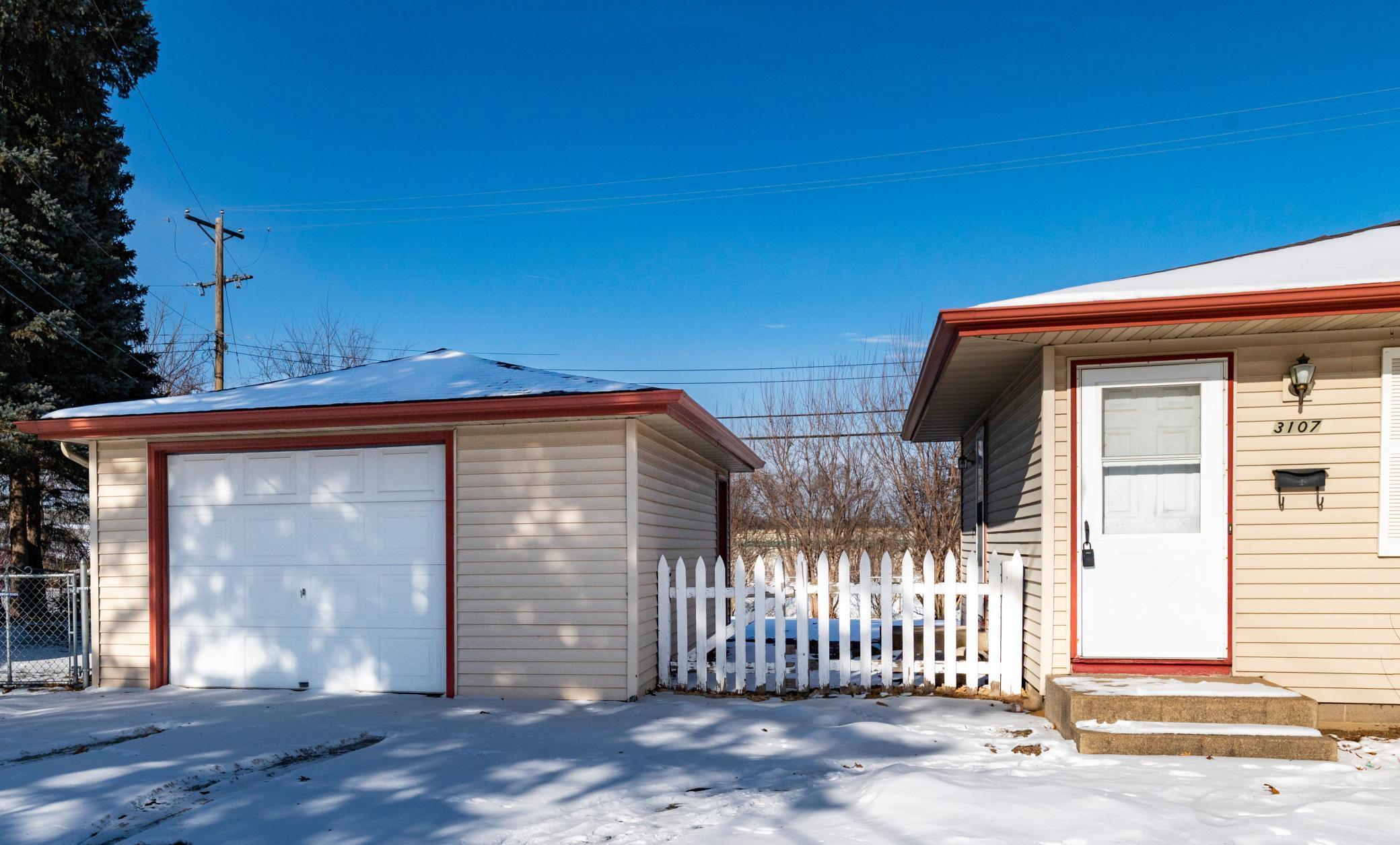 3107 68th Street East Inver Grove Heights, MN 55076 - Photo 3 of 30