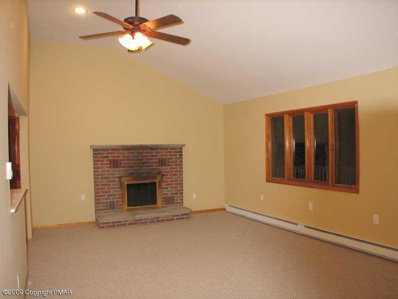 29 Sweet Briar Road Pocono Pines, PA 18350 - Photo 2 of 7 LIVING ROOM