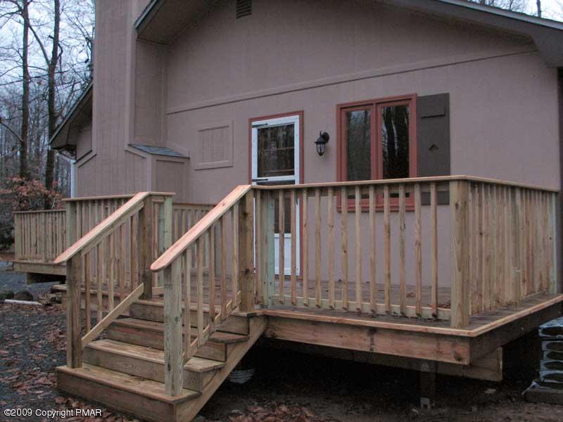 29 Sweet Briar Road Pocono Pines, PA 18350 - Photo 7 of 7 SIDE DECK