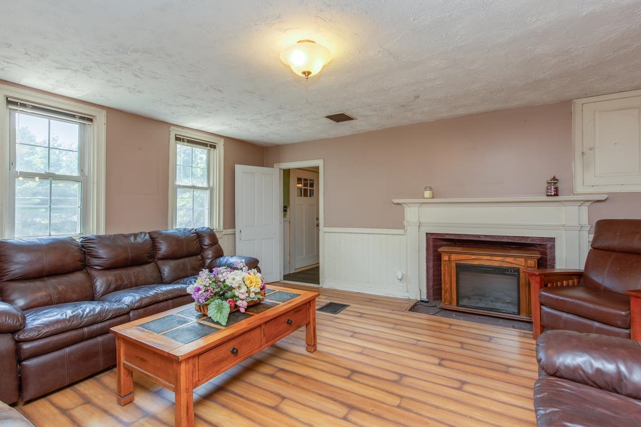 29 Chalifoux Road Hudson, NH 03051 - Photo 16 of 57