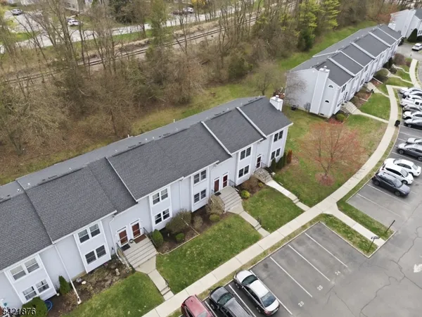 $275,000 | 28 Village Drive, Hamburg, NJ 07419