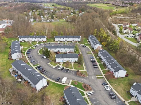 $275,000 | 28 Village Drive, Hamburg, NJ 07419