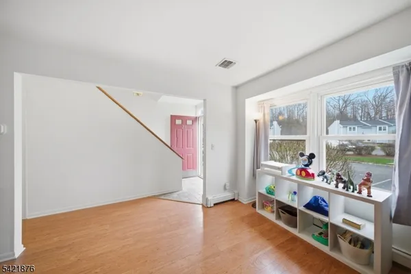 $275,000 | 28 Village Drive, Hamburg, NJ 07419