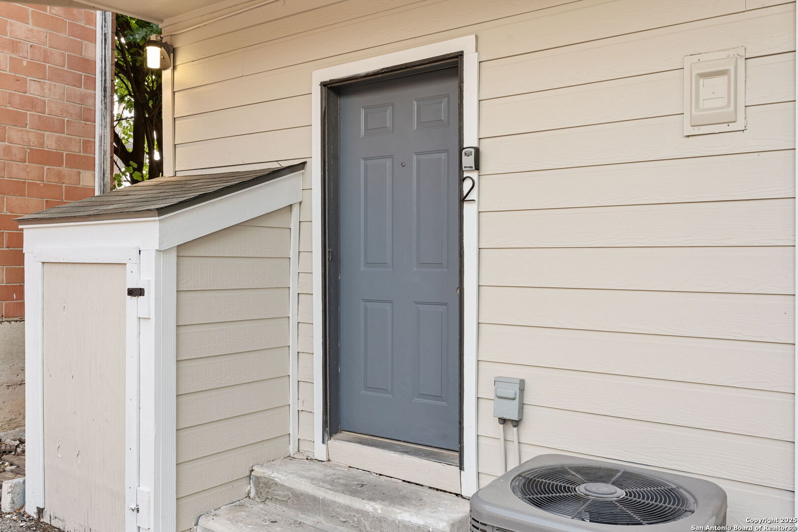 215 Blanco Road San Antonio, TX 78212 - Photo 17 of 48 a view of door