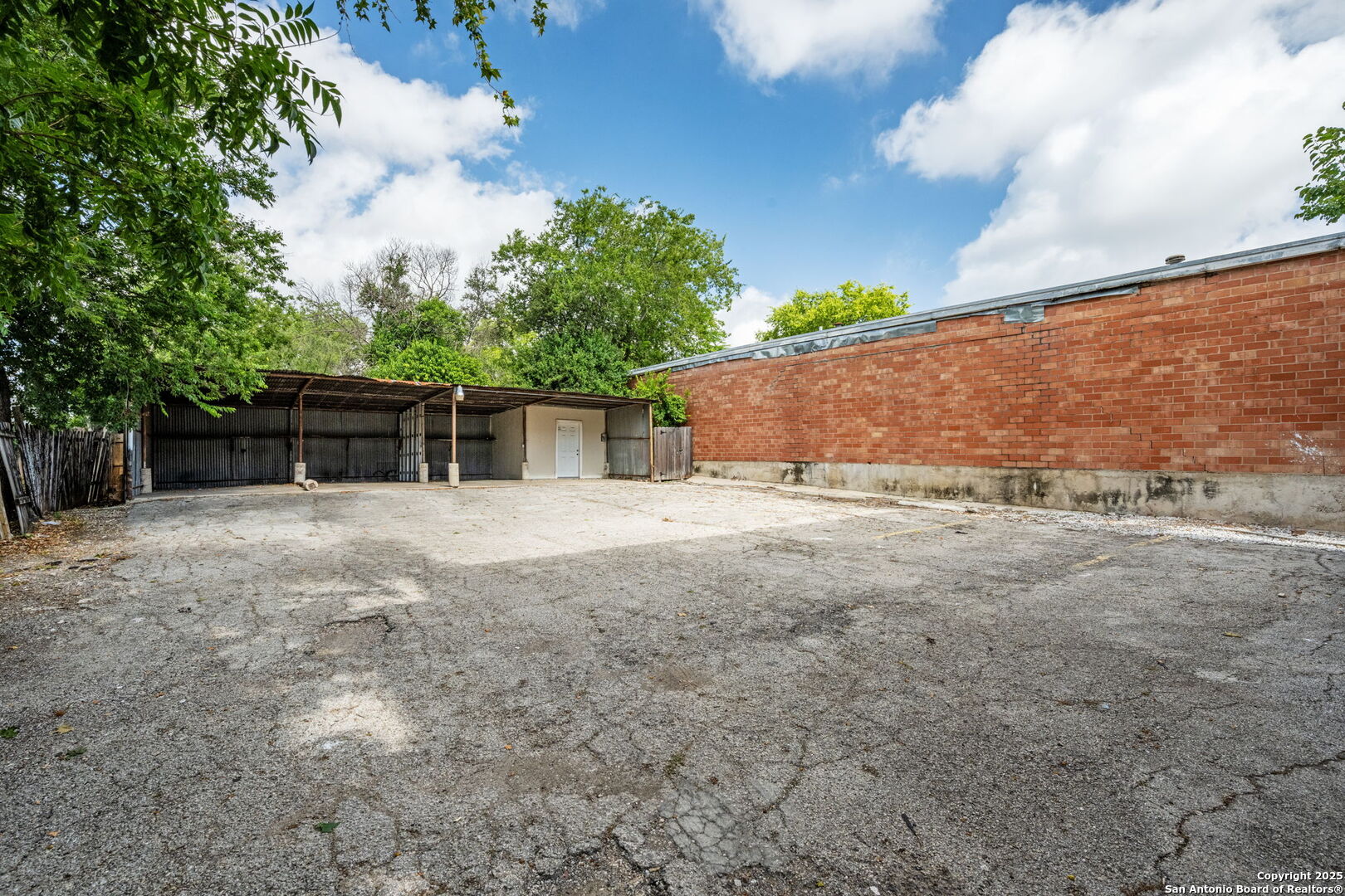 215 Blanco Road San Antonio, TX 78212 - Photo 5 of 48 a backyard of a house with lots of green space