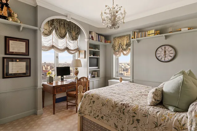 a view of livingroom with furniture and windows