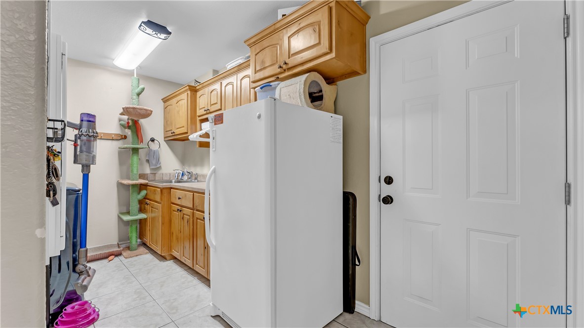306 Alexander Avenue Burnet, TX 78611 - Photo 28 of 38 a view of walk in closet