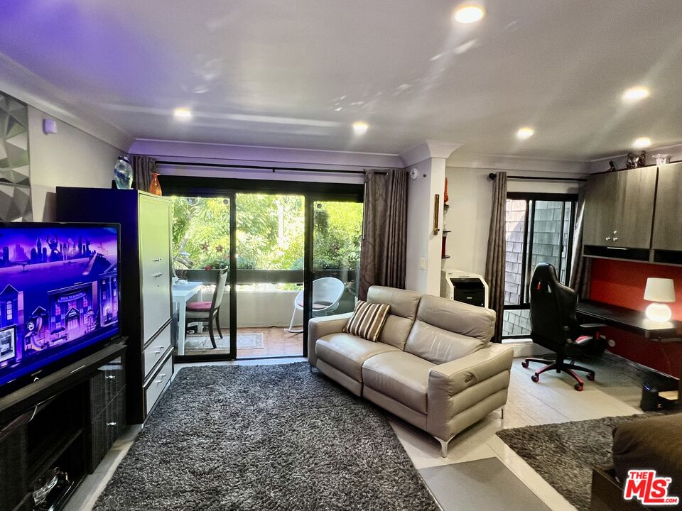 950 North Kings Road, Unit 268 West Hollywood, CA 90069 - Photo 11 of 75