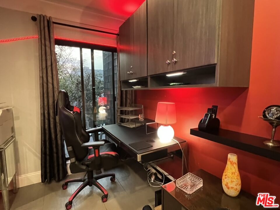 950 North Kings Road, Unit 268 West Hollywood, CA 90069 - Photo 18 of 75