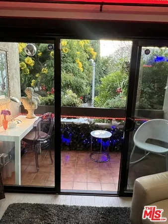 $3,570 | 950 North Kings Road, Unit 268, West Hollywood, CA 90069