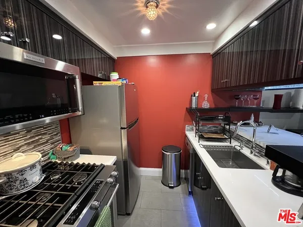 $3,570 | 950 North Kings Road, Unit 268, West Hollywood, CA 90069