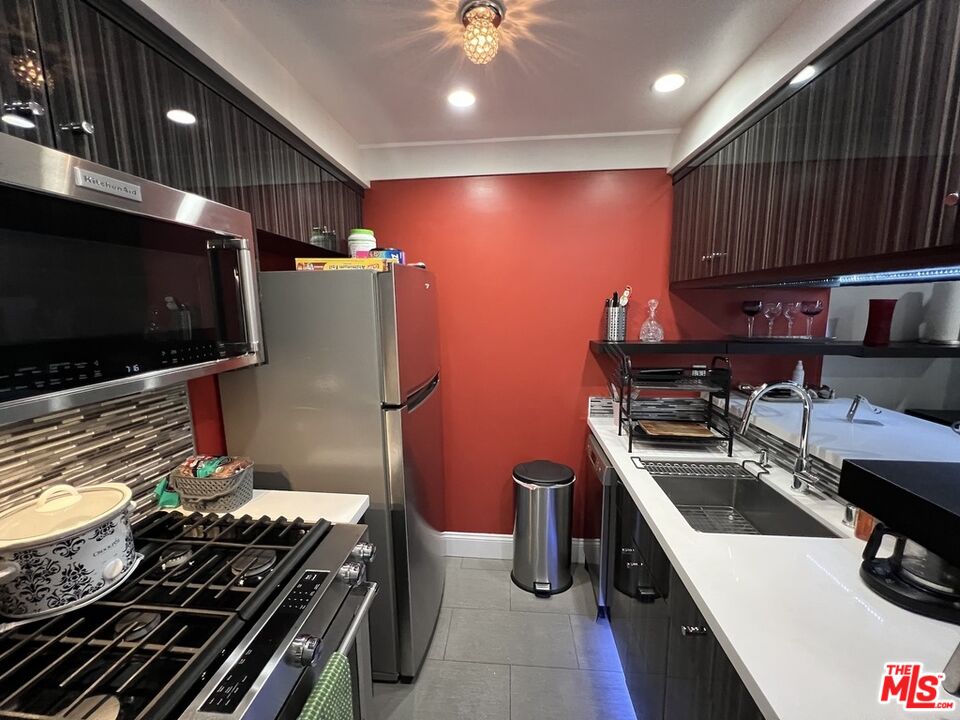 950 North Kings Road, Unit 268 West Hollywood, CA 90069 - Photo 32 of 75