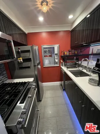 $3,570 | 950 North Kings Road, Unit 268, West Hollywood, CA 90069