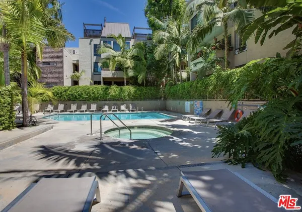 $3,570 | 950 North Kings Road, Unit 268, West Hollywood, CA 90069