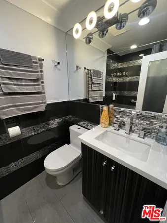 $3,570 | 950 North Kings Road, Unit 268, West Hollywood, CA 90069