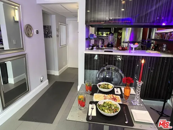 $3,570 | 950 North Kings Road, Unit 268, West Hollywood, CA 90069