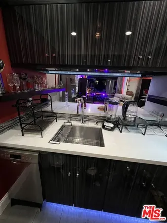 $3,570 | 950 North Kings Road, Unit 268, West Hollywood, CA 90069