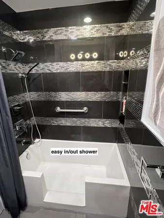 $3,570 | 950 North Kings Road, Unit 268, West Hollywood, CA 90069