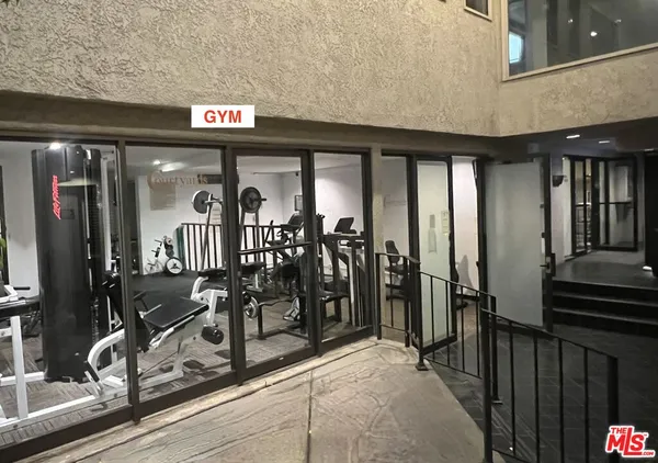 $3,570 | 950 North Kings Road, Unit 268, West Hollywood, CA 90069