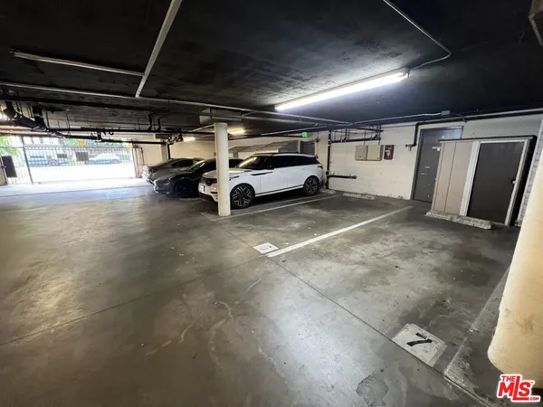 $3,570 | 950 North Kings Road, Unit 268, West Hollywood, CA 90069